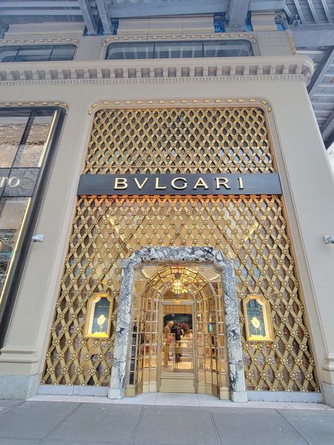 Jewellery Showroom Exterior, Jewellers Shop, Event Entrance Design, Fabric Store Design, Jewelry Store Interior, Luxury Jewelry Store, Retail Facade, Jewellery Shop Design, Jewelry Store Design