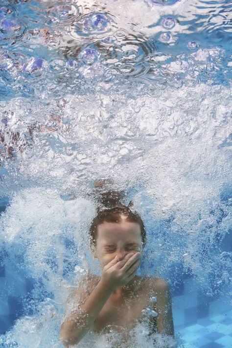 Funny Face Portrait, Swimming For Beginners, Water Sports Activities, Blue Pool, Face Portrait, Underwater Photos, Pool Photos, Water Photography, Swimming Diving