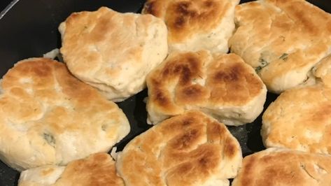 This basic bread can cook conventionally on a baking sheet in your oven, or try it stovetop in a skillet. Raisins perfectly complement it. Pan Fried Bread, Bannock Recipe, Bannock Bread, Iron Skillet Recipes, Scottish Recipes, Cast Iron Skillet Recipes, Breads & Buns, Fry Bread, Canadian Food