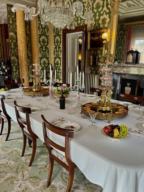 Bridgerton Aesthetic, Regency House, Light Academia Aesthetic, Dinner Party Themes, Aesthetic Light, Party Inspo, Dinner Themes, Light Academia, Hacks Diy