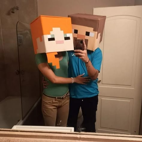 Minecraft Couple Costume, Match Halloween Costumes, Couple Cosplay Ideas Anime, Minecraft Couple, Anime Couple Costume, Minecraft Cosplay, Minecraft Halloween Costume, Couples Memes, Minecraft Creepers