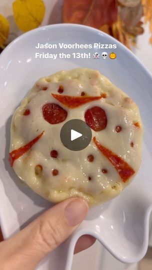 Friday The 13th Snack Ideas, Jason Voorhees Food Ideas, Halloween Party Food Pizza, Halloween Shaped Pizza, Halloween Pizza Ideas, Halloween Pizzas, Friday The 13th Memes Funny, Halloween Pizza, Jason Vorhees