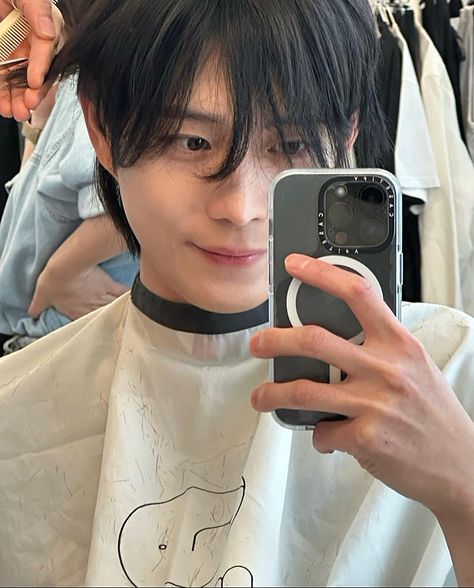 Kim Young Dae, Kawaii Iphone Case, Kim Young-dae, Tomboy Hairstyles, Romantic Girl, Ahn Hyo Seop, Ulsan, October 8, Lee Dong Wook