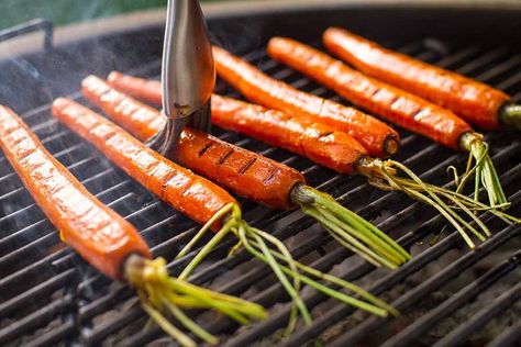 Cinnamon Honey Glazed Grilled Carrots | Grilling Inspiration | Weber Grills Recipes On Grill, Grilled Vegetable Recipes, Grilled Side Dishes, Grilled Carrots, Bbq Dishes, Cinnamon Honey, Grilling Sides, Easy Grilling, Honey Glazed