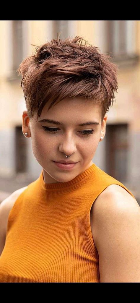 Women’s Pixie Hairstyles, Pixie Haircut Balayage, Pixies With Short Bangs, Short Choppy Pixie Haircut, Pixies With Bangs, Edgy Short Hair For Women, How To Style A Pixie, Short Haircut Back View, Pixie With Short Bangs