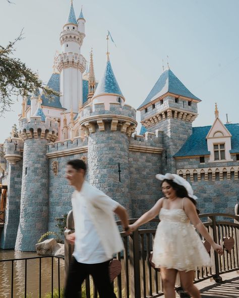 in honor of their save the dates being sent out today… 🏰🐭🎆🎠💍 we had a BLAST running around Disneyland for their engagement shoot! started at Tom Sawyers Island, then headed to the Mark Twain, and made our way to Main St! I def need to do more Disney shoots 😍 #orangecountyphotographer #orangecountyengagementphotographer #orangecountyweddingphotographer #disneylandphotographer #disneylandphotoshoot #californiaengagementphotographer #socalphotographer #disneylandcalifornia #disneyphotos Disney World Engagement Photos, Disney Engagement Photos, Disneyland Engagement Pictures, Disney Engagement Pictures, Disneyland Engagement Photos, Disney World Honeymoon, Disneyland Engagement, Dream Proposal, Disney Engagement