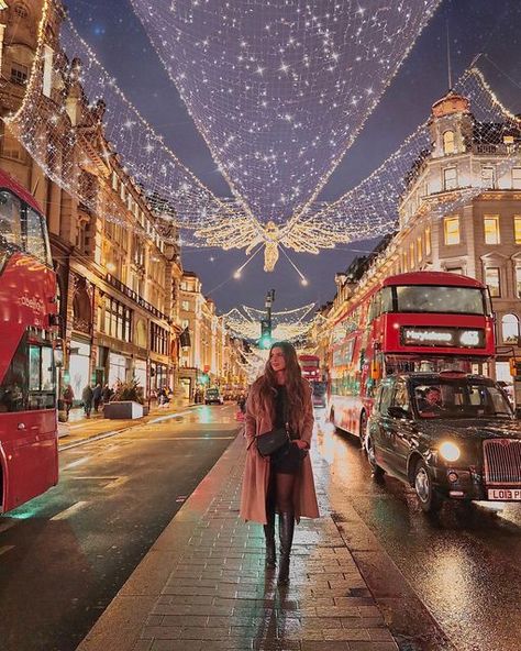 London Christmas Instagram, London Christmas Aesthetic Outfits, Regent Street London Christmas, London Christmas Photo Ideas, London Pictures Ideas Winter, Christmas In London Outfits, London Christmas Outfit, London Instagram Story, London Photography Instagram