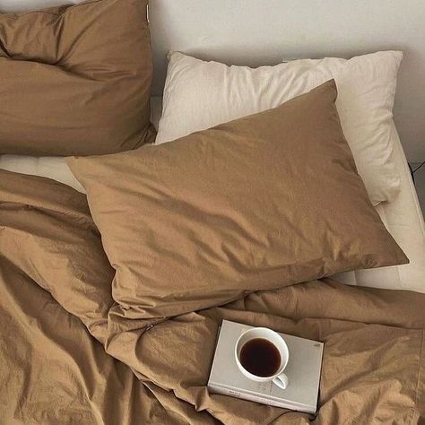 𝐃 𝐎 𝐋 𝐋 𝐀 🧿 on Instagram: “Aujourd’hui pas du tout envie 🥱 qui est dans le même mood ?” Brown Comforter Bedroom, Brown And Cream Bedroom, Tan Sheets, Brown Bed Sheets, Brown Comforter, Cream Bedrooms, Brown Rooms, Brown Bed, Bedroom Wall Colors