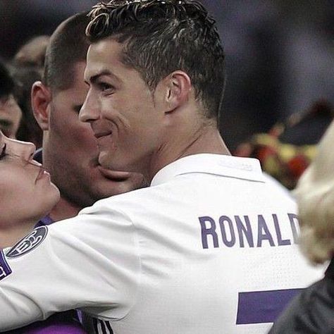 Cristiano Ronaldo And Wife, Ronaldo Wife, Soccer Couples, Football Couples, Cr7 Jr, Real Madrid Wallpapers, Cr7 Ronaldo, Cute Couple Dp, Messi And Ronaldo