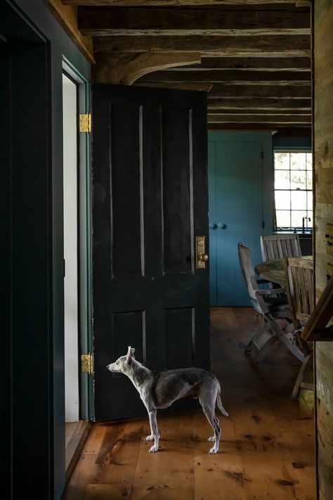 Remodelista in Maine - Decor Maine Maine Cottage Interiors, Cottages Interiors, Maine Style, Maine Homes, Painted Closet, Round Wooden Dining Table, Maine Decor, Maine Cottage, Rustic Entryway