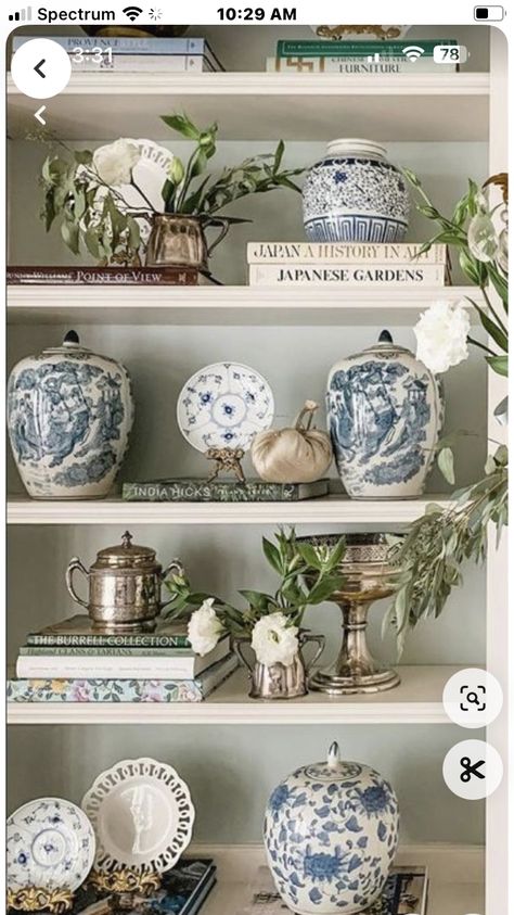 Styling Bookcases, Monet House, Dreamy Living Room, Bookcase Ideas, New House Living Room, Built In Shelves Living Room, Office Bookshelves, Shelf Decor Living Room, Decorating Bookshelves