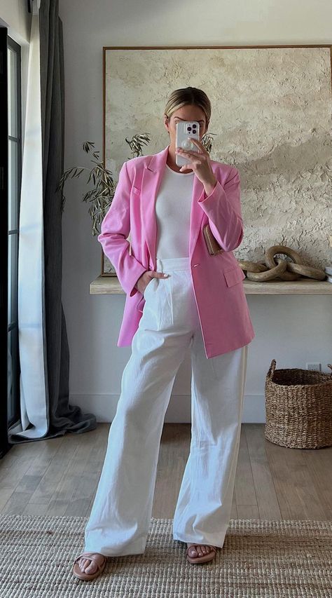 Soft Pink Blazer Outfit, Pink Blazer Street Style, Blazer Rosa Outfit, Pink Blazer Outfit Work, Pink Tweed Blazer Outfit, Total Pink Outfit, Pink Blazers, Tweed Blazer Outfit, Pink Blazer Outfit