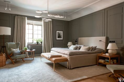 This Bright Stockholm Home Brings the Outdoors In | Architectural Digest Calming Interiors, Elegant Wallpaper, Interior Minimalista, Grey Bedroom, 아파트 인테리어, Deco Boheme, Gray Bedroom, Architectural Digest, 인테리어 디자인