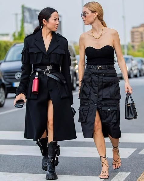 Prada Combat Boots, Combat Boot Outfit, Converse Outfits, Wearing All Black, All Black Looks, Estilo Chic, All Black Outfit, Street Style Inspiration, Street Style Outfit