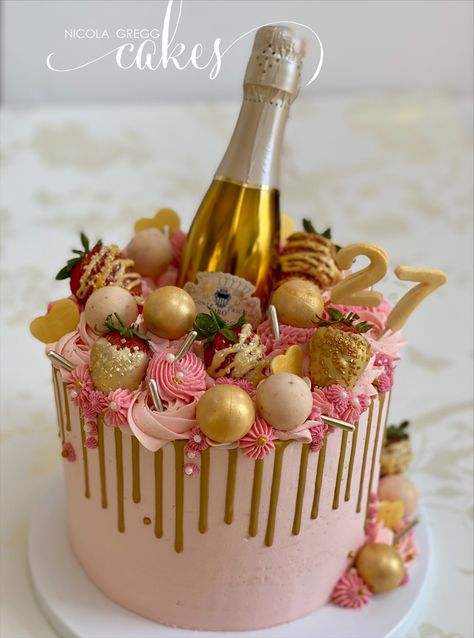 Prosecco bottle drip cake with Lindors, chcolate dipped strawberries & gold drip Cake With Prosecco Bottle, Wine Theme Cakes, Prosecco Cake, 50th Birthday Cake For Women, 22nd Birthday Cakes, Bachelorette Cake, Alcohol Cake, Delish Cakes, Wine Cake