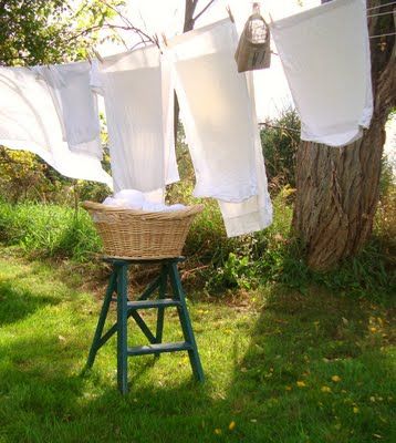 <3 Clothes Hanging, Casa Country, Vintage Laundry, Washing Line, Alam Yang Indah, Back To Nature, Slow Living, The Grass, Clothes Line