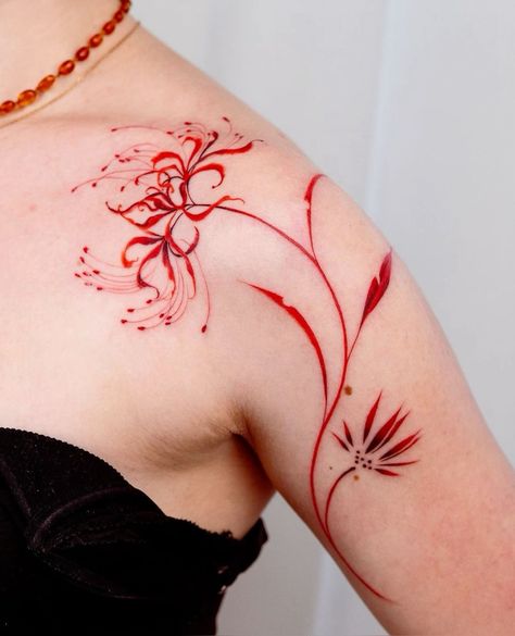 Spider Red Lily Tattoo, Red Spider Lily Tattoo On Back, Spider Lily Back Tattoo, Red Ink Tattoos For Women, Spider Lilies Tattoo, Lycoris Rouge, Red Shoulder Tattoo, Red Spider Lily Tattoo Design, Red Lily Tattoo