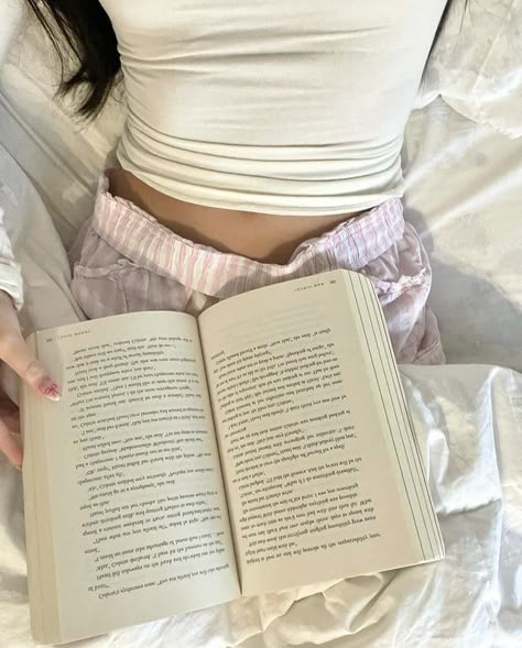 Ig: alexandra_anika_ Anika Core, Princess Julia, Reading Motivation, School Bag Essentials, Pink Pilates Princess, Pink Pilates, Romanticizing Life, Pilates Princess, Peaceful Life