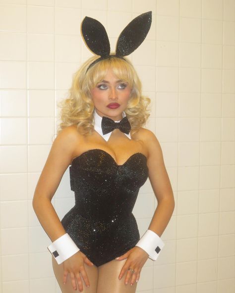 Sabrina Carpenter | a short n’ spooky halloweeeeen 💋🕸️ | Instagram Playboy Bunny Costume, Sabrina Carpenter Style, Sabrina Carpenter Outfits, Dress Glitter, Celebrity Halloween Costumes, Shiny Skin, Bunny Costume, Playboy Bunny, Glitter Dress