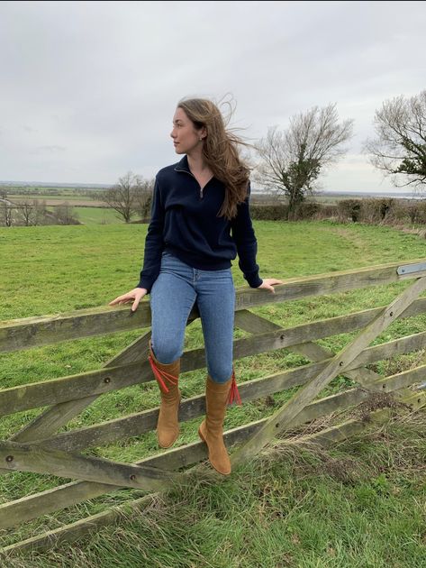 Fairfax And Favor Outfit Summer, British Country Style Women Summer, Agri Outfits Women, British Countryside Aesthetic Outfits, British Country Outfits, English Country Outfits, Farming Outfit Women, Fairfax And Favor Outfit, British Country Style Women