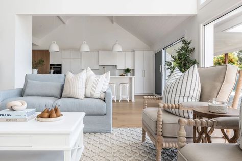 Achieving an Australian Hamptons Style with Style My Home Modern Hamptons Style Living Rooms, Hamptons Winter, Kitchen Hamptons, The Hamptons Aesthetic, Australian Hamptons Style, Slip Cover Sofa, Modern Hamptons Style, Hamptons Living Room, Light Blue Sofa