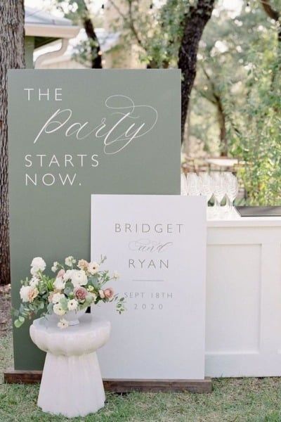 Elegant And Modern Wedding, Outdoor Wedding Bar Decor, Wedding Bar Setup, Outdoor Wedding Entrance, Wedding England, Diy Wedding Welcome Sign, Entrance Signs, Mint Photography, Ceremony Decorations Outdoor