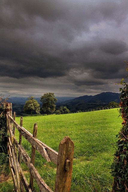 Stormy Skies, Stormy Weather, Backyard Fences, Storm Clouds, Wooden Fence, Country Side, Alam Yang Indah, A Storm, On The Farm