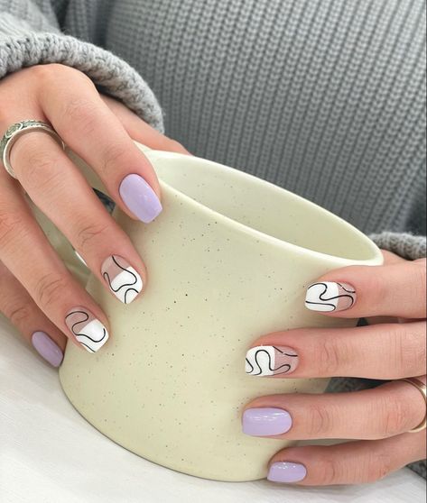 Grunge Nail Art, Nail 2023 Spring, Summer Nail 2023, 2023 Spring Nails, Nail 2023, Minimal Nails Art, Manicure Art, Beauty Hacks Nails, Hippie Nails