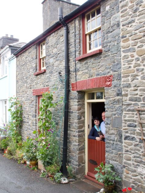 Real home: a traditional Welsh cottage gets a vintage transformation | Real Homes Welsh Cottage Kitchen, Scottish Stone Cottage, Welsh Cottage Interior, Welsh Decor, Wales Cottage, Welsh Traditions, Irish Cottage Interiors, Welsh Heritage, Rustic Home Exterior