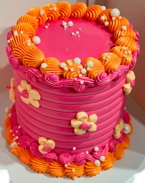 Groovy Food Ideas, Pink And Orange Birthday Cake, Groovy Cake Ideas, Pink And Orange Cake, Vibe Party, Orange Birthday Cake, Disco Cake, 30th Birthday Themes, 14th Birthday Cakes