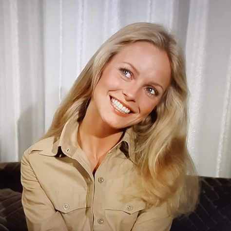 Charlie S Angels 70s, Charlie's Angels 70s, 1976 Fashion, 70s Tv Shows, Cheryl Ladd, Charlie’s Angels, Vintage Television, Charlie's Angels, Classic Television