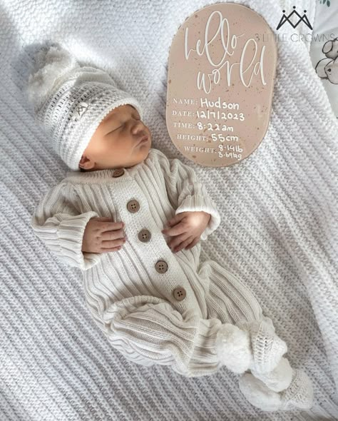 Inspiration and ideas for that first accouncement photo or coming home outfit for your baby! #baby #newborn #babyoutfit #birthannouncement #genderreveal #babyboy #babygirl #babybeanie #babyblanket #babybooties