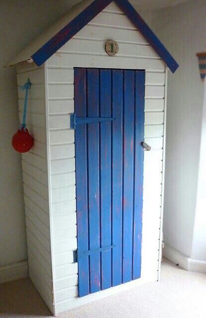 Beach Hut Shed, Nautical Theme Room, Seaside Bedroom, Wardrobe Diy, Deco Marine, Pool Hacks, Ikea Shelves, Beach Cabana, Diy Wardrobe