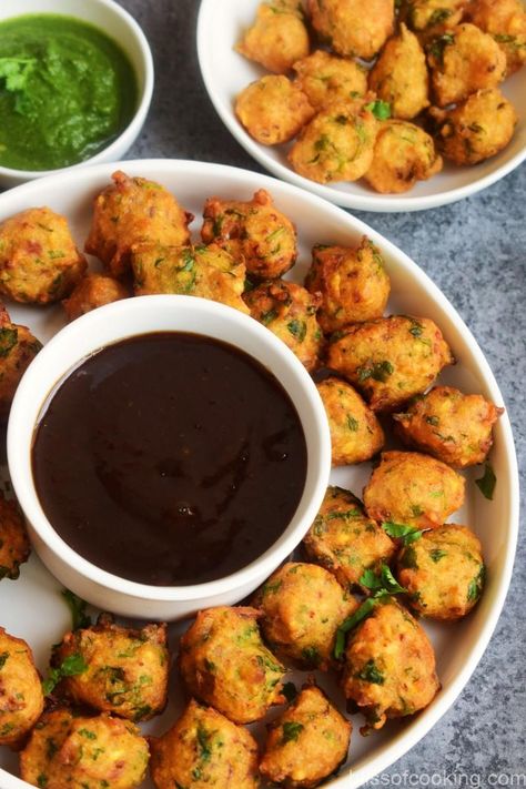 Moong Dal Pakoda Indian High Tea Ideas, Moong Dal Pakora, Indian Sides, Holi Recipes, Appetizer Board, High Tea Food, Green Gram, Saffron Spice, Indian Appetizers