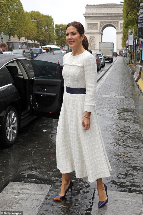 Crown Princess Mary of Denmark arrived on her own at the exhibition space, which showcases... Denmark Outfits, Royal Wardrobe, Denmark Fashion, Crown Princess Mary Of Denmark, Mary Donaldson, Princess Mary Of Denmark, Maria Isabel, Mary Of Denmark, Moda Chanel