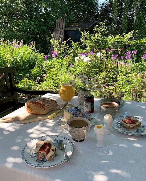 Birthday Picnic, Tafel Decor, Italian Summer, Summer Dream, Slow Living, Country Life, Farm Life, Summer Aesthetic, Cottage Core