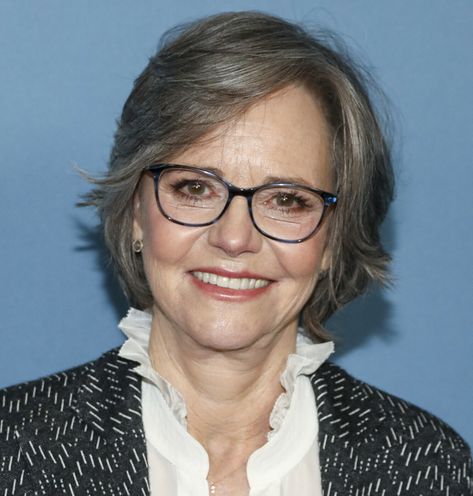 Sally Field, 76, Was Called “Ugly” After Deciding to Age Naturally but We Think Quite the Opposite Sally Field Style, Sally Field Hairstyles, Kibbe Outfits, Sally Fields, Age Naturally, Sally Field, Clear Spring, Chin Length, Actor Studio