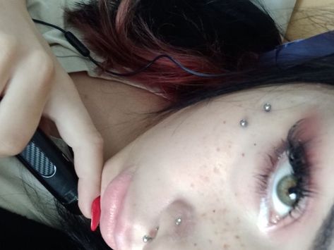 Double Anti Eyebrow Piercing, Anti Brow Piercing Aesthetic, Anti Eye Brow Piercing, 2 Eyebrow Piercings, Anti Eyebrow Piercing Dermal, Aesthetic Face Piercings, Reverse Eyebrow Piercing, Cool Eyebrow Piercing, Anti Eyebrow Piercing Aesthetic