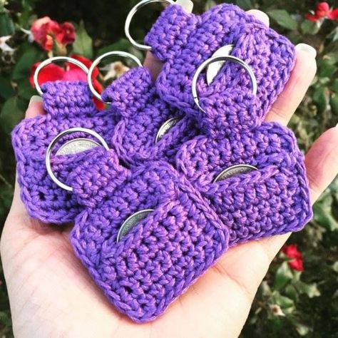 How to Make an Aldi Quarter Keeper Keychain in Crochet | Participating in a craft fair this summer? One thing that always goes like hot cakes? These Aldi Quarter Keeper Keychains! They are super easy and quick... | By Heart Hook Home | Facebook Crochet Keychain Tutorial, Quarter Keeper, Quarter Holder, Crochet Projects To Sell, Crochet Craft Fair, Keychain Tutorial, Crochet Keychains, Crocheted Christmas, Crochet Rings