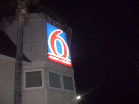 Motel 6 Aesthetic, California Gothic, Dingy Motel Aesthetic, Roadside Motel Aesthetic, Bates Motel Sign, Neon Motel Sign, Motel 6, 10 Pm, Where The Heart Is