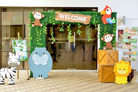 [Promotion] 58 Perfect Safari Birthday Party Decorations Diy Hacks You Have To See #safaribirthdaypartydecorationsdiy Jungle Theme Selfie Booth, Jungle Entrance Decor, Zoo Theme Decorations, Jungle Theme Entrance Decor, Preschool Entrance Ideas, Jungle Theme Entrance, Birthday Party Entrance Decoration, Birthday Entrance Decor, Jungle Entrance