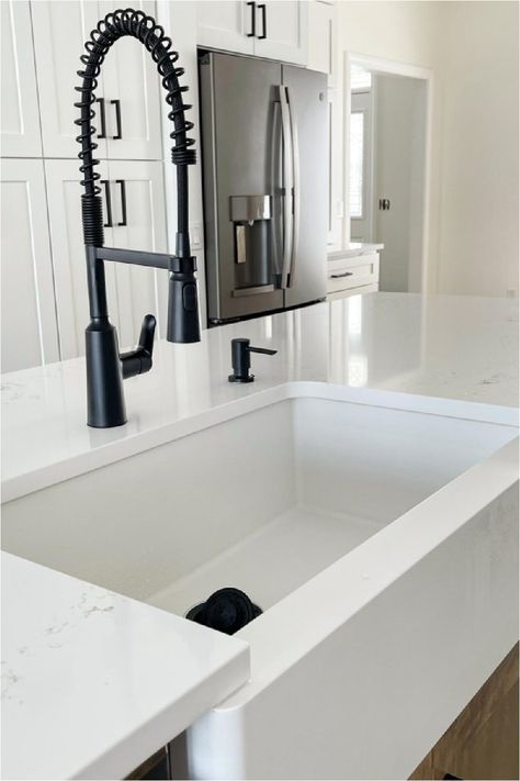 Black Farmhouse Kitchen Faucet, Big White Kitchen Sink, Farm Sink With Black Faucet, White Farm Sink Black Faucet, Apron Kitchen Sink Ideas, Apron Sink With Black Faucet, Farmhouse Sink With Soap Dispenser, Large White Kitchen Sink, White Farmhouse Sink Black Faucet