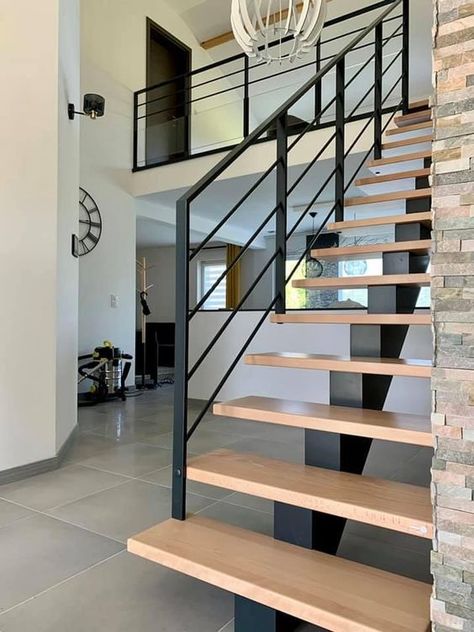 27 top idées d'escaliers modernes en tendance Industrial Stairs Design, Home Stairs, Industrial Stairs, Staircase Design Modern, Staircase Railing Design, Stairs Design Interior, Escalier Design, Stair Railing Design, Stairs Design Modern