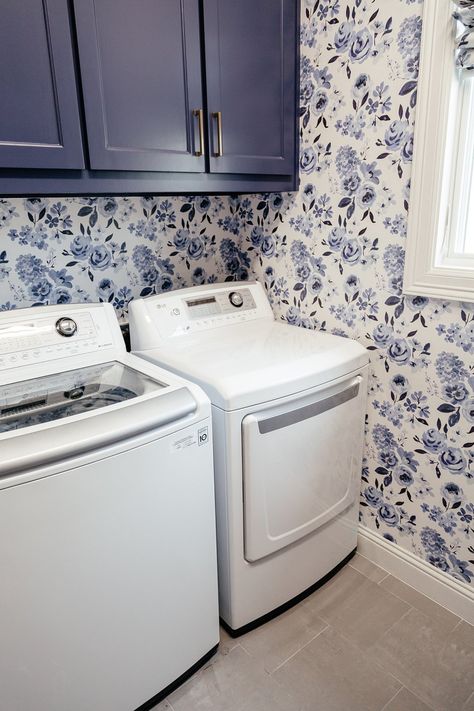 brighton keller laundry room blue and white print wall paper navy blue painted cabinets cute laundry room Laundry Room Blue, Blue Painted Cabinets, Wallpaper Laundry Room, Wallpaper Laundry, Blue Laundry Rooms, White Laundry Rooms, Laundry Room Wallpaper, Basement Laundry Room, Dream Laundry Room