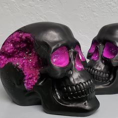 Resin Skull Ideas, Painted Skull Ideas, Diy Skull Decor, Geode Opening, Glam Skull, Skull Home Decor, Vampire Skull, Painted Skull, Diy Skulls