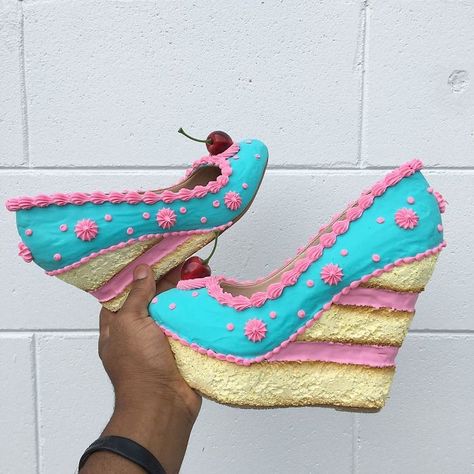 Get To Know The Delicious Shoes Of An American Designer Muses Shoes, Candy Costumes, Candies Shoes, Cute Shoes Heels, Kawaii Shoes, Funky Shoes, Food Clothes, Cream Shoes, Fancy Shoes