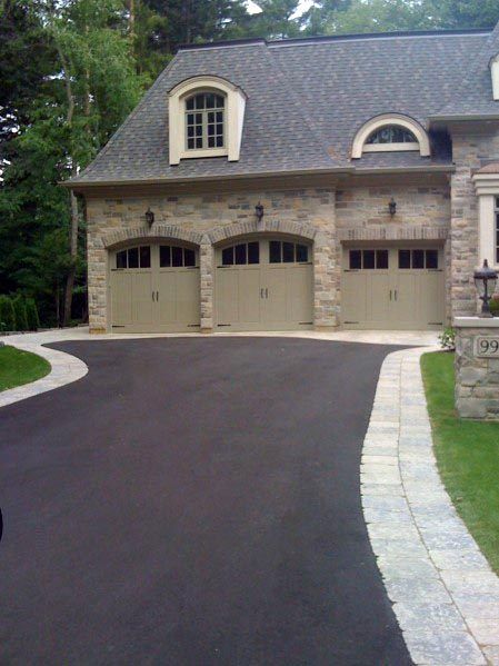 Top 40 Best Driveway Edging Ideas - Inviting Border Designs Driveway Border, Tarmac Driveways, Driveway Edging, Asphalt Driveway, Driveway Paving, Driveway Entrance, Stone Landscaping, Driveway Design, Driveway Landscaping