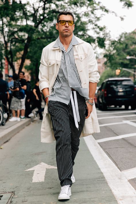 Alex Badia WWD Style Director New York Spring Outfits, Nyc Spring Outfits, New York Fashion Week Men, New York Outfit, Spring Fashion Chic, New York Street Style, Spring Outfits Men, Mens Fashion Simple, Mens Trendy Outfits