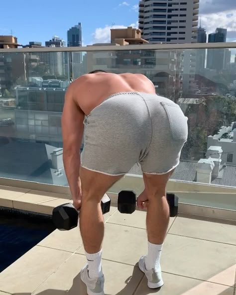 BOOTYBYCC on Instagram: “👉🏻 TAG a friend & train your booty at home 🔥 • 1️⃣ Lateral Lunges 2️⃣ Romanian Deadlifts 3️⃣ V Crunches 4️⃣ Mountain Climbers 5️⃣ Squat to…” Glutes Workout Men, Lateral Lunges, Hard Men, Beefy Men, Mountain Climbers, Anime Guys Shirtless, Muscular Men, Body Inspiration, Attractive Guys