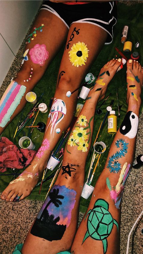 pinterest: emmaeelisabeth Leg Art, Leg Painting, Fun Sleepover Ideas, Sleepover Things To Do, Back Painting, Arte Fantasy, Chalk Art, Pics Art, Summer Crafts